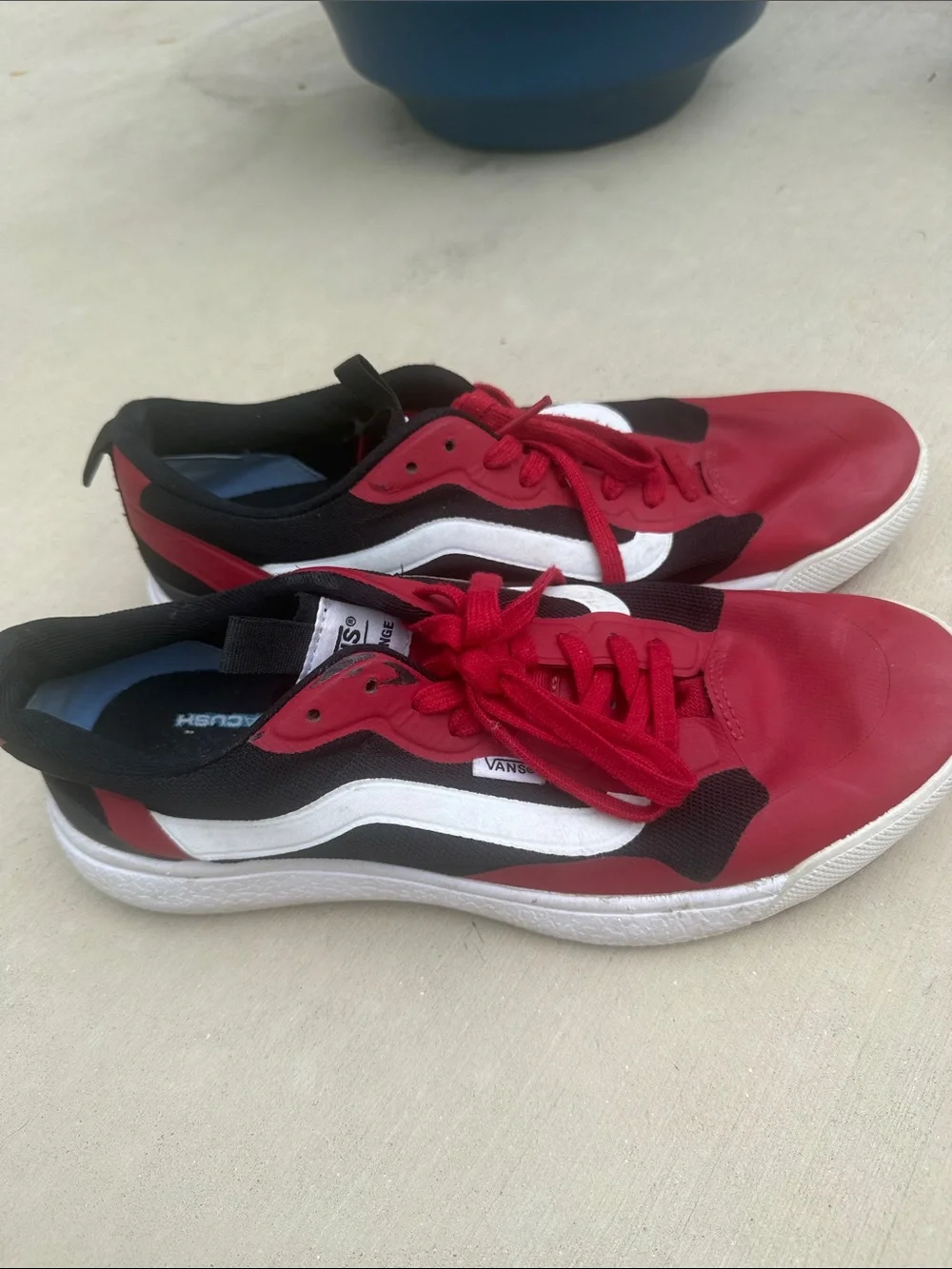 Vans Men’s UltraRange red, Black & White Low-Top Skate Sneakers